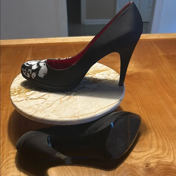 Nine West Red and Black Stiletto Heels - Picture 3 of 7